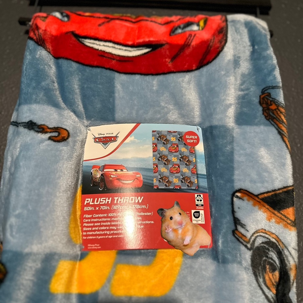 VIRAL Disney Cars Blue and Red Plush Throw - Picture 2 of 2